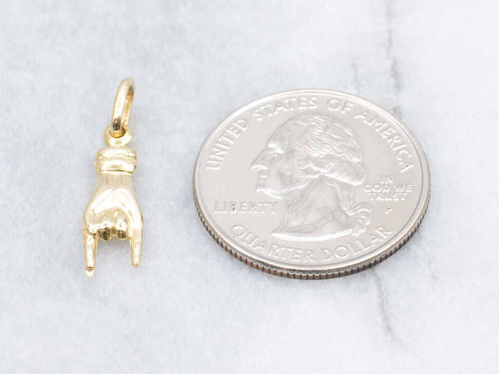 Italian Mano Cornuto Yellow Gold Charm Pendant