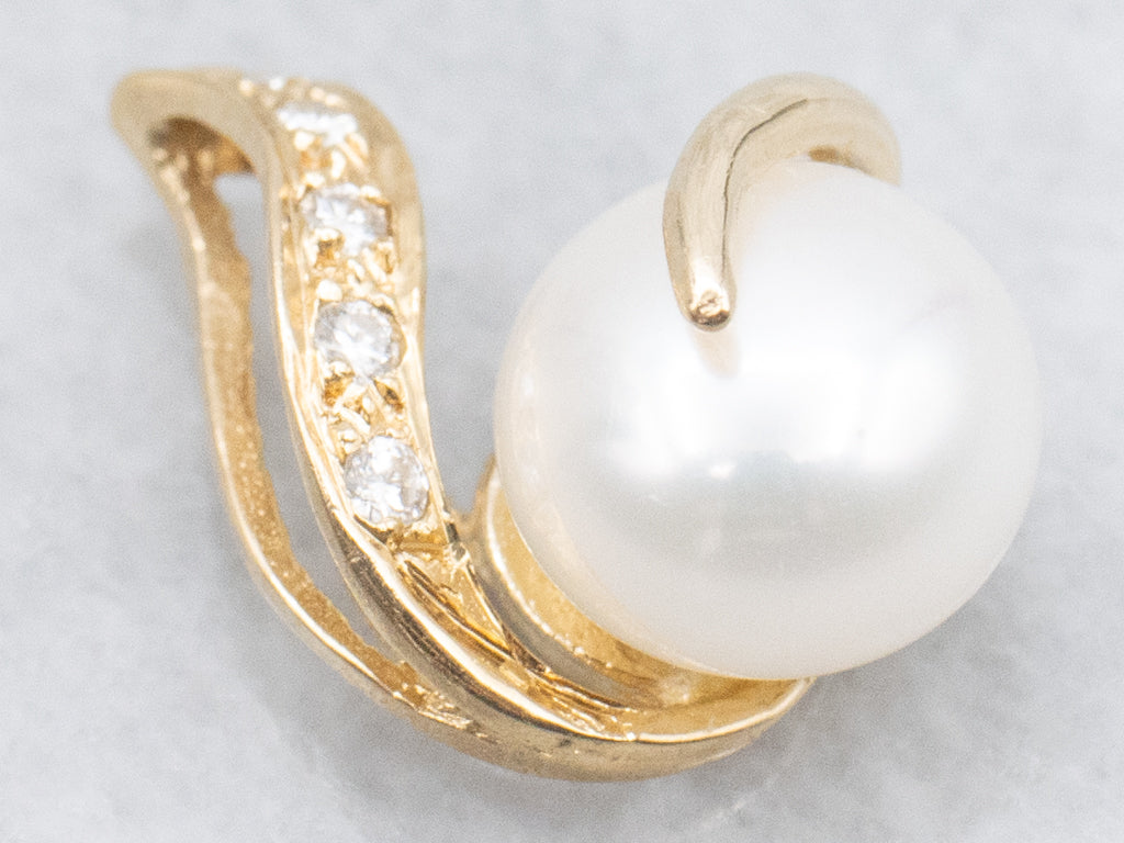 Button Pearl and Diamond Modern Twisting Gold Pendant