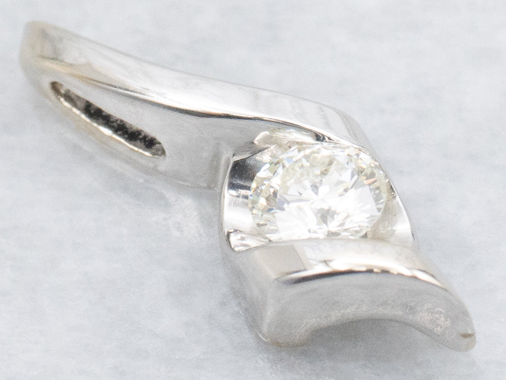 Modern White Gold Round Brilliant Diamond Pendant