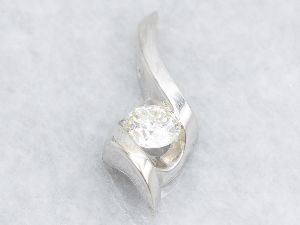 Modern White Gold Round Brilliant Diamond Pendant