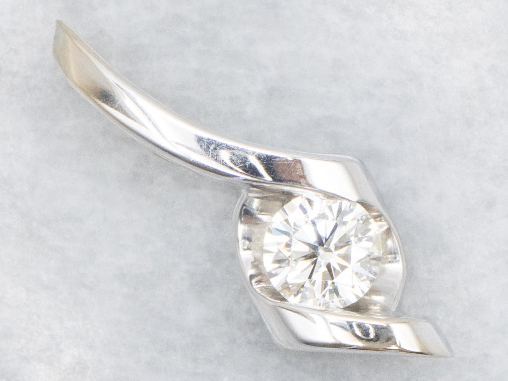 Modern White Gold Round Brilliant Diamond Pendant
