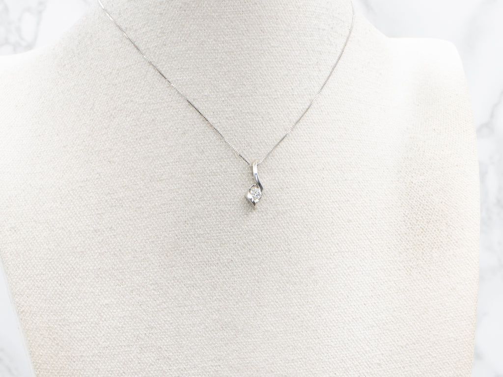 Modern White Gold Round Brilliant Diamond Pendant