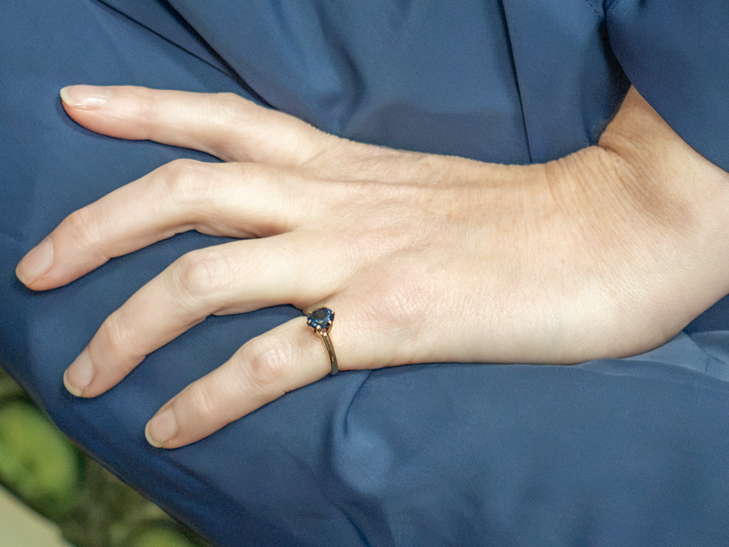 Blue Spinel Oval-Cut Gold Solitaire Ring