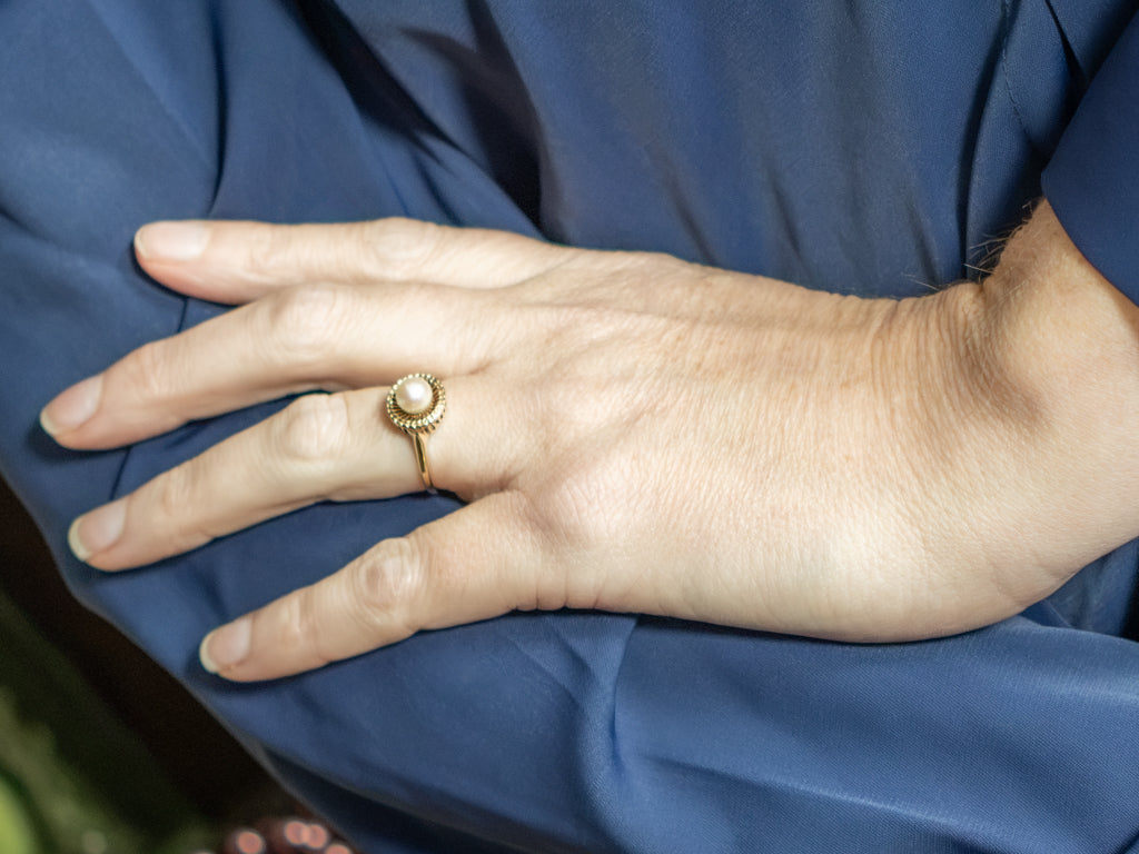 Vintage Gold Pearl Solitaire Filigree Ring
