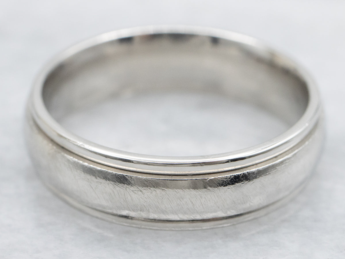 Men&#39;s Platinum Band with Textured Center