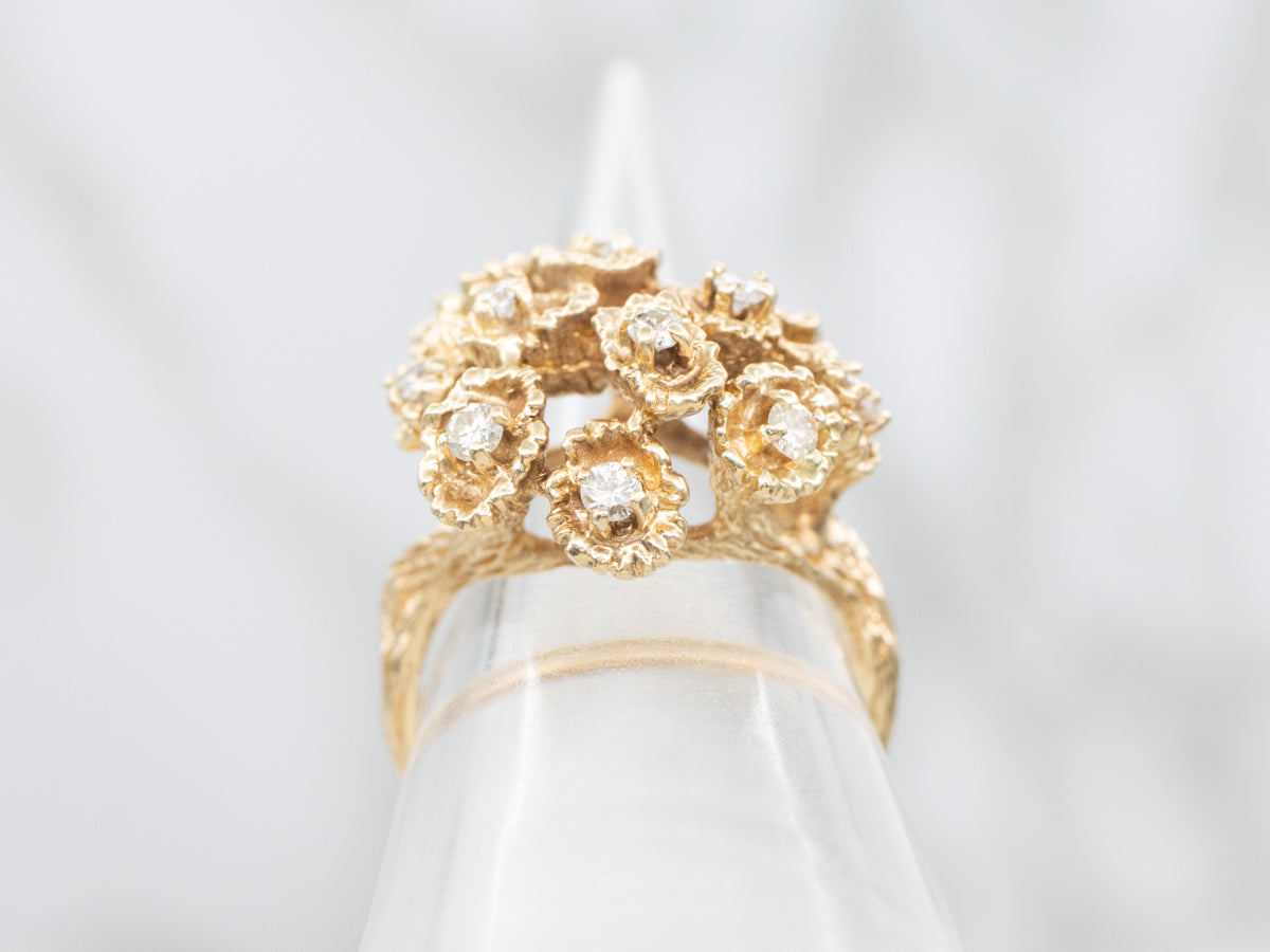 Anillo de cóctel con racimo de diamantes botánicos en oro amarillo de 14 quilates