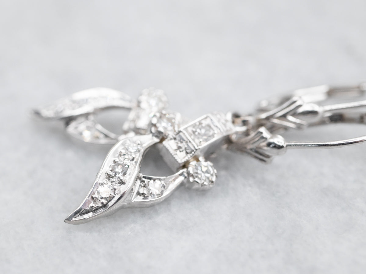 Preciosos pendientes colgantes de la era retro de diamantes