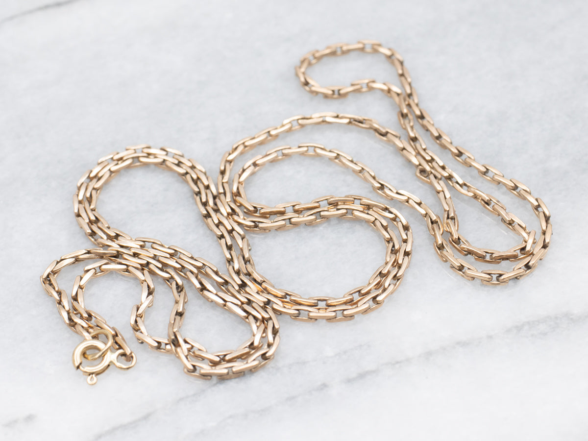 Cadena tipo cable de eslabones rectangulares de oro amarillo de 10 k con cierre de anillo de resorte