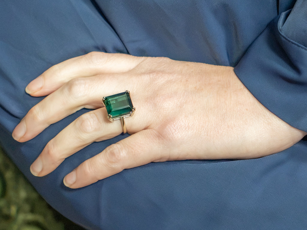 Modern White Gold Indicolite Tourmaline Cocktail Ring
