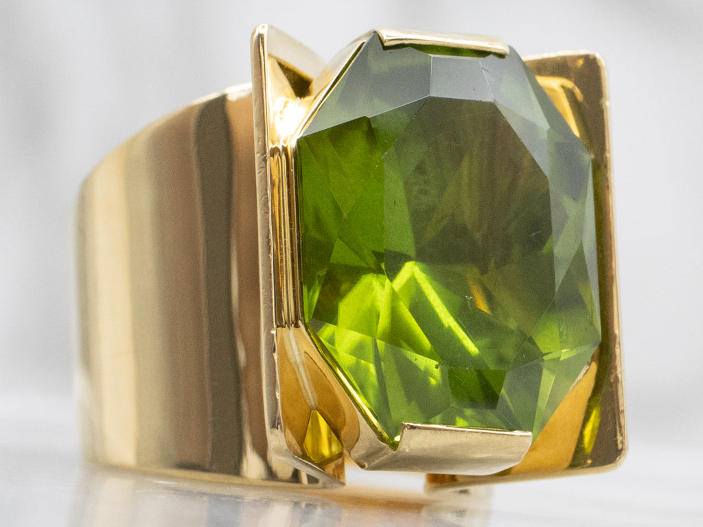 Contemporary Peridot Cocktail Ring in 18K Yellow Gold