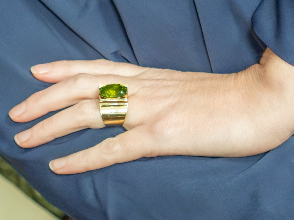 Contemporary Peridot Cocktail Ring in 18K Yellow Gold