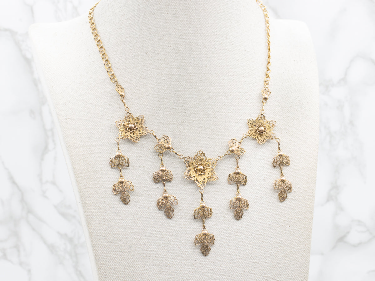 Collar de adorno de filigrana de oro floral vintage