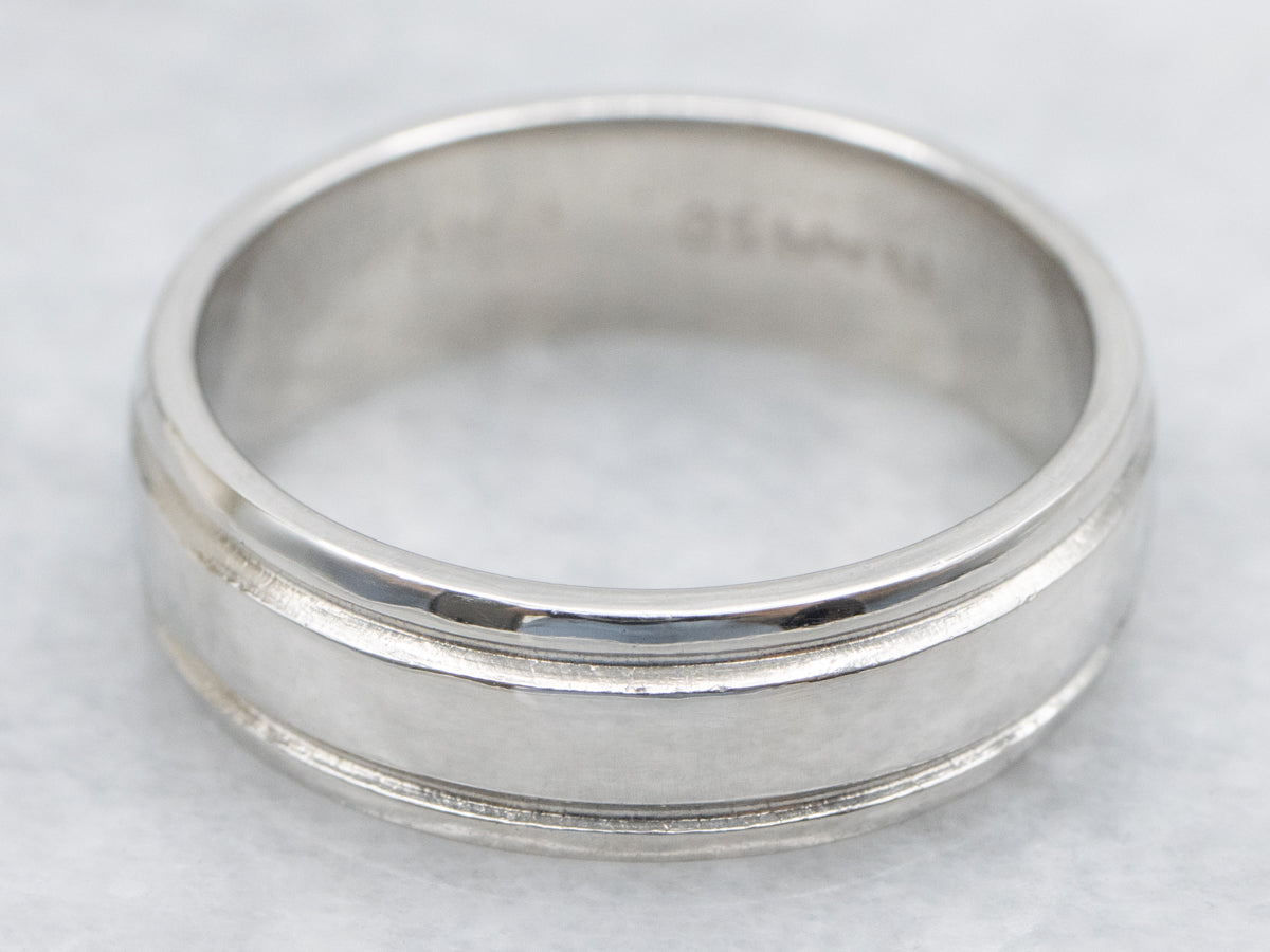 Men&#39;s Platinum Band with Simple Line Center