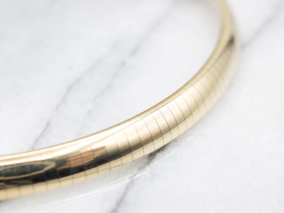 Collar Ancho de Cadena Omega de Oro Amarillo