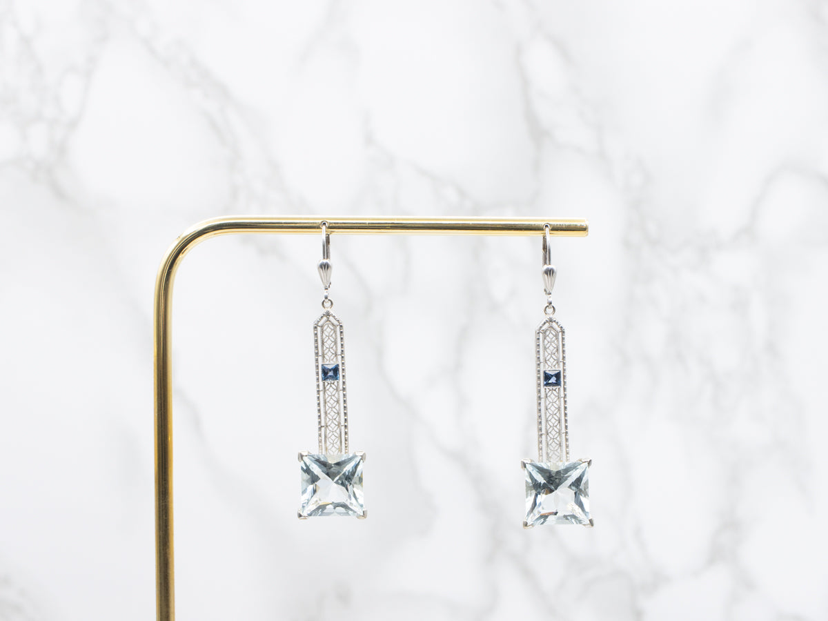 Pendientes colgantes de aguamarina en oro blanco con detalles de zafiro