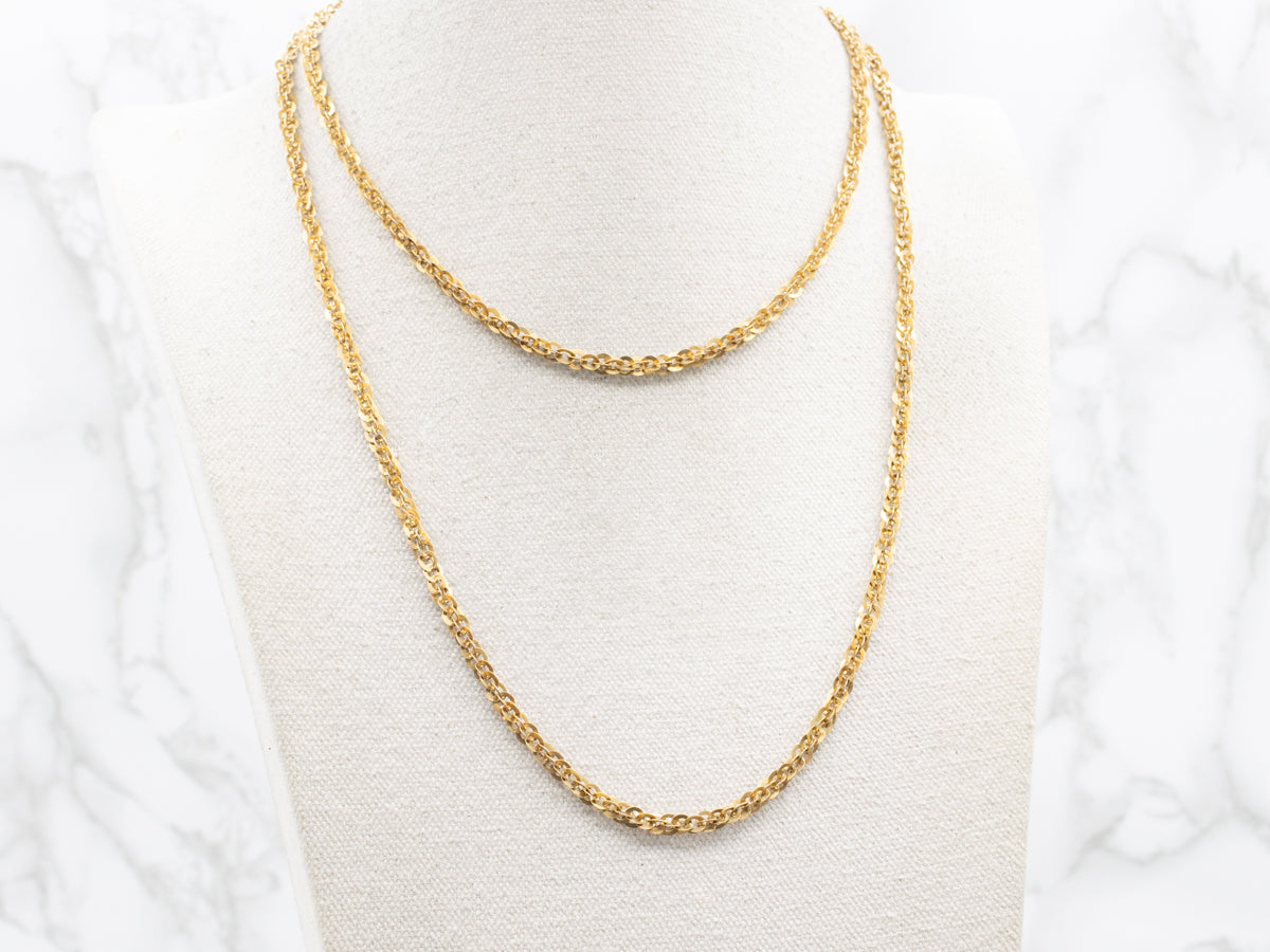 Collar de cadena tipo cable con eslabones planos especiales en oro amarillo de 18 quilates