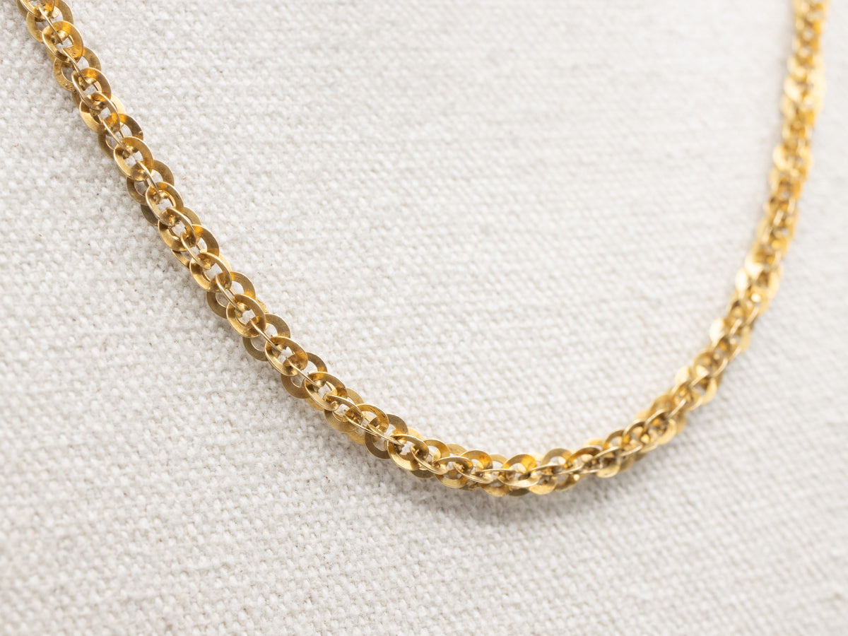 Collar de cadena tipo cable con eslabones planos especiales en oro amarillo de 18 quilates