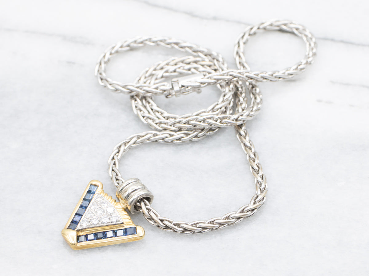 Collar de cadena de trigo con colgante de triángulo de diamantes y zafiro azul vintage de dos tonos de 18 quilates
