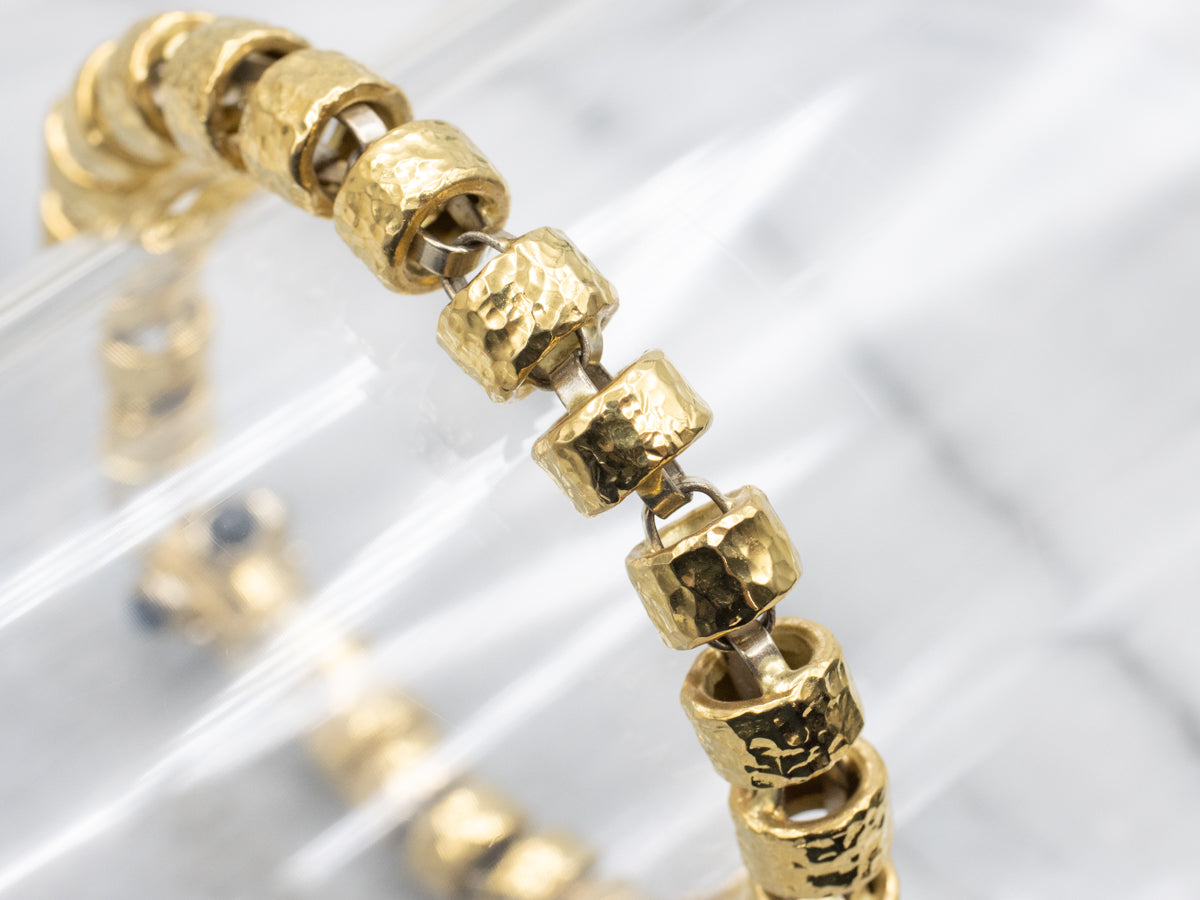 18-Karat Gold Bracelet with Faceted Links and Decorative Sapphire Cabochon Clasp