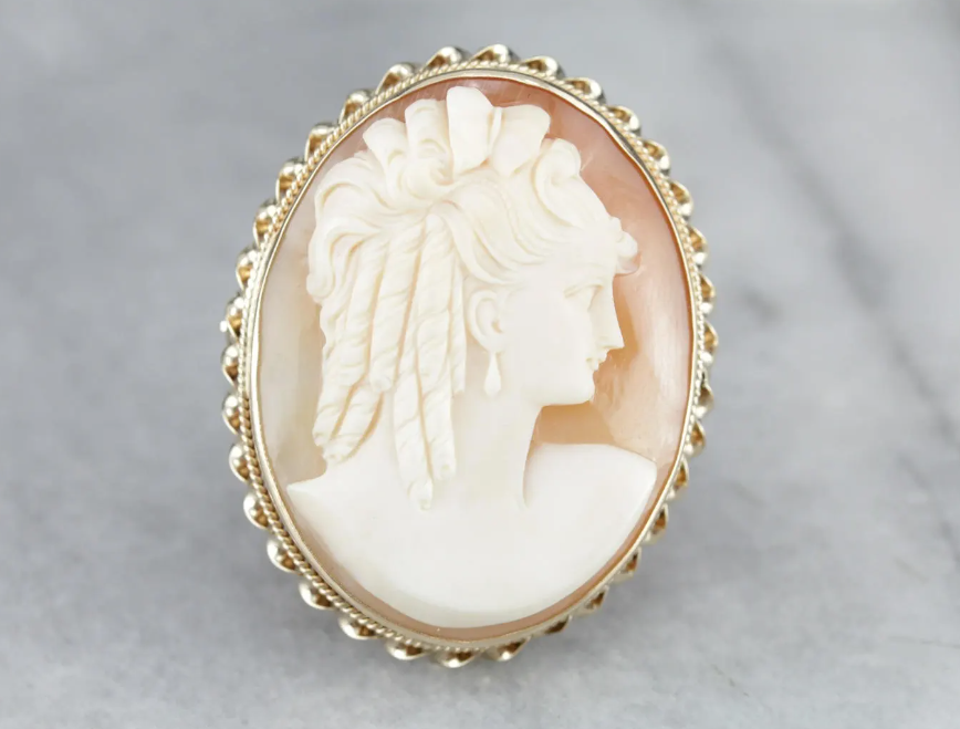 Broche o colgante de cameo vintage