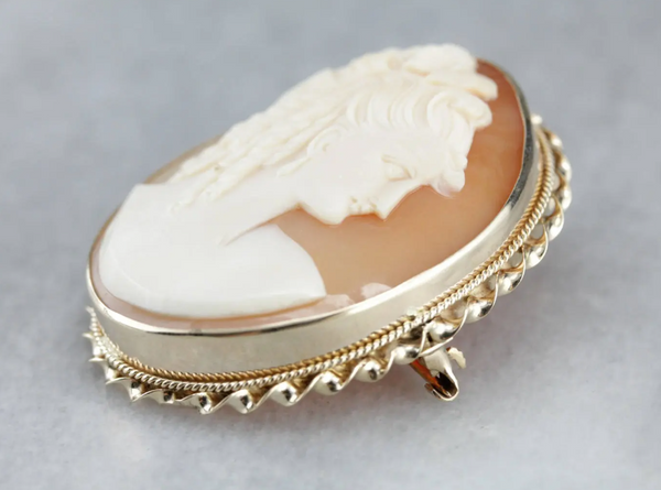 ヴィンテージ　カメオ Vintage Cameo Brooch or Pendant