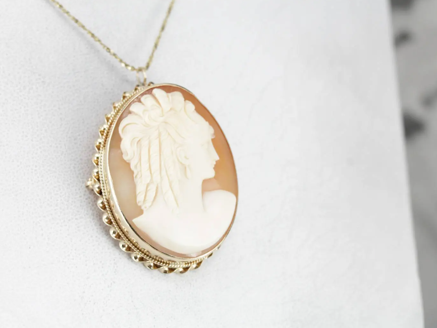 Broche o colgante de cameo vintage