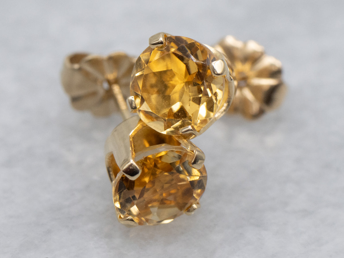 Aretes de citrino soleado de 6 mm de talla redonda de 1,48 quilates de oro amarillo de 14 quilates