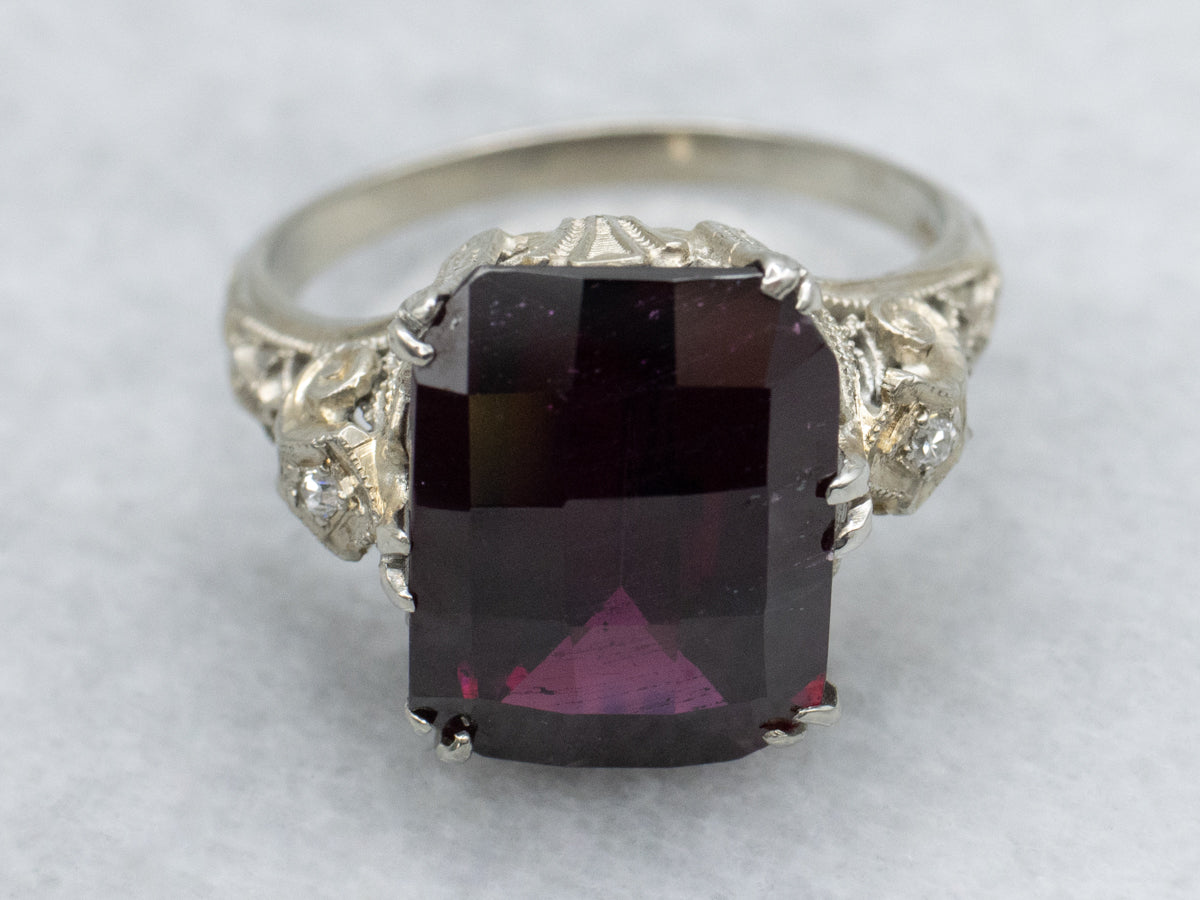 Antique 18-Karat Gold Garnet Filigree Ring Circa. 1925