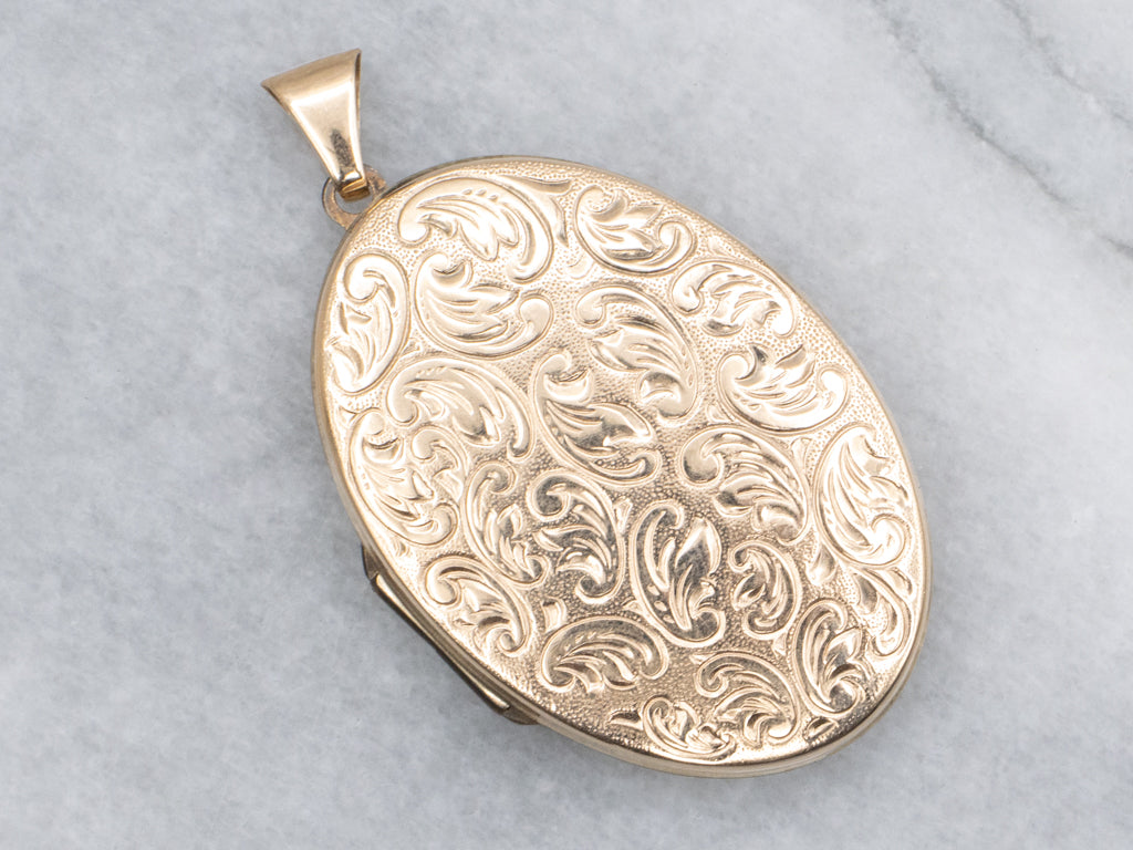 1940s Engraved English Gold Swirl Design Oval Locket