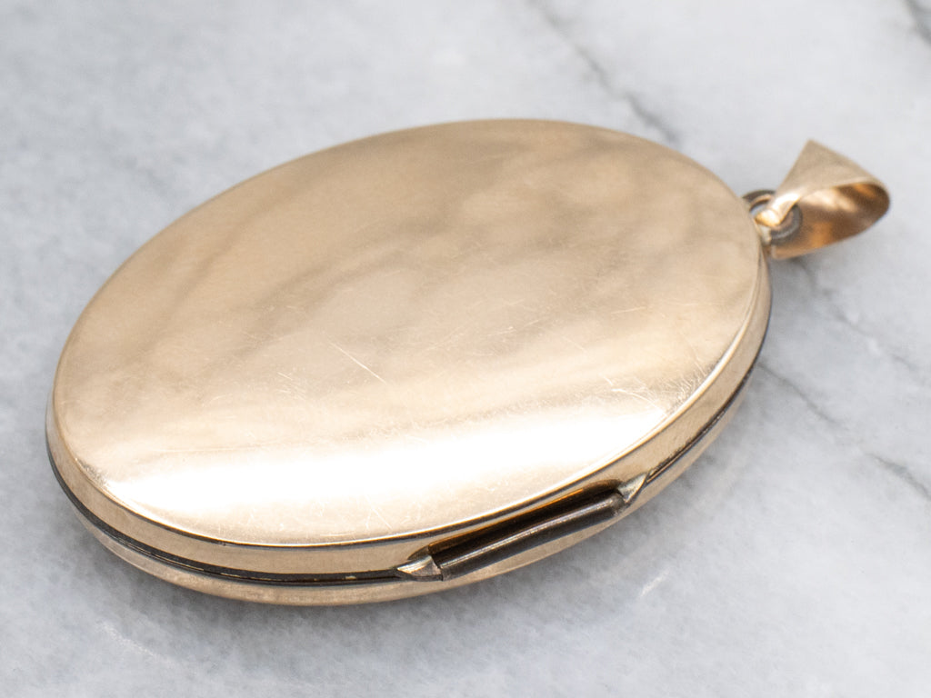 1940s Engraved English Gold Swirl Design Oval Locket