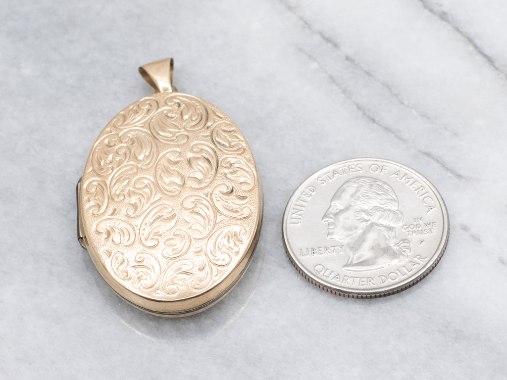 1940s Engraved English Gold Swirl Design Oval Locket