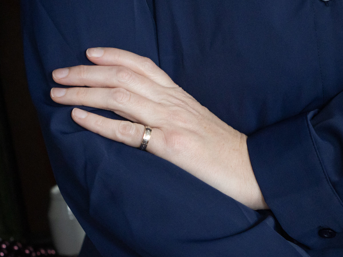 Vintage Two-Tone Gold X and O Patterned Band with Milgrain Edge