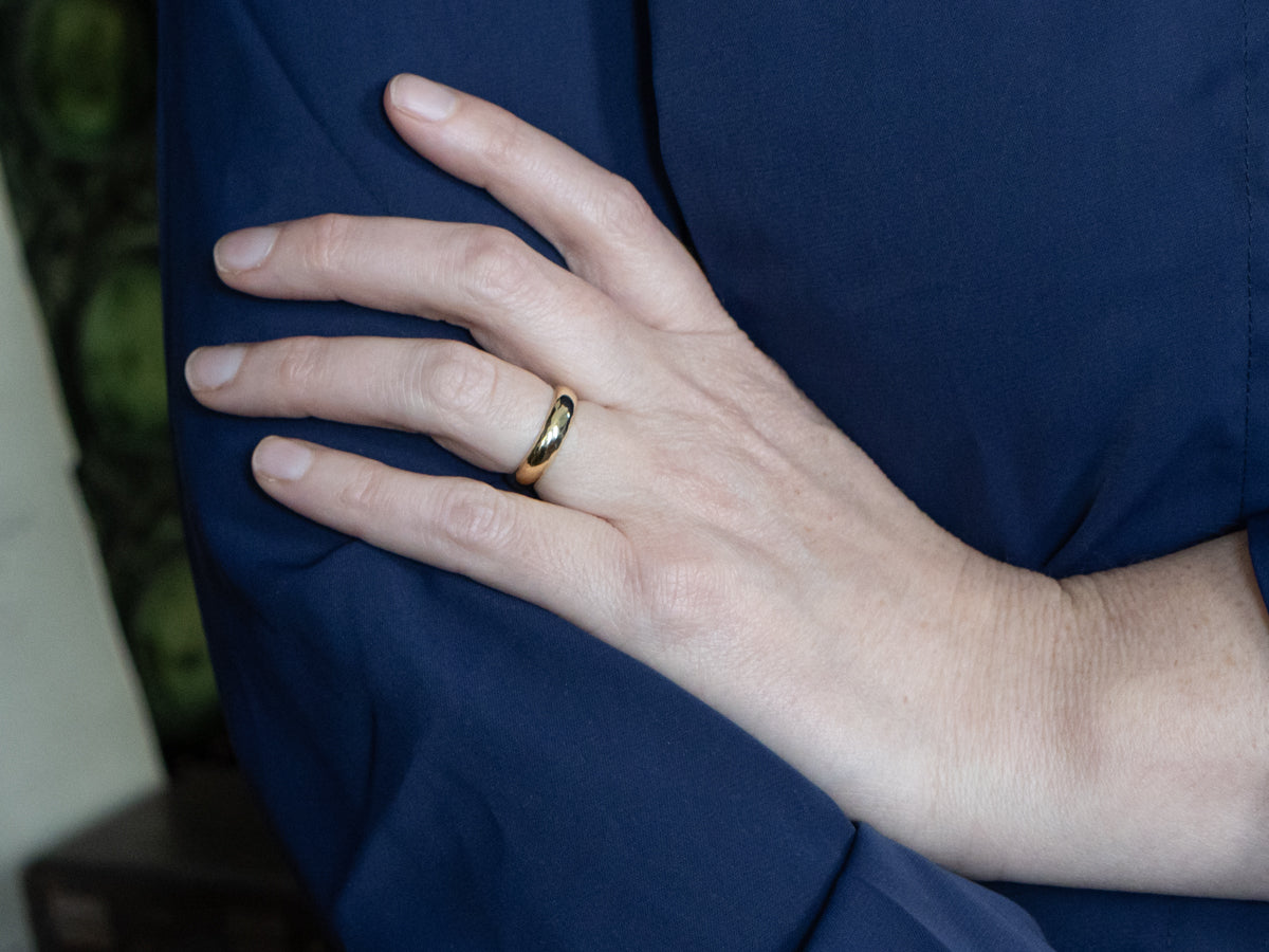 Italian 18-Karat Gold Half-Round Hammered-Finished Band