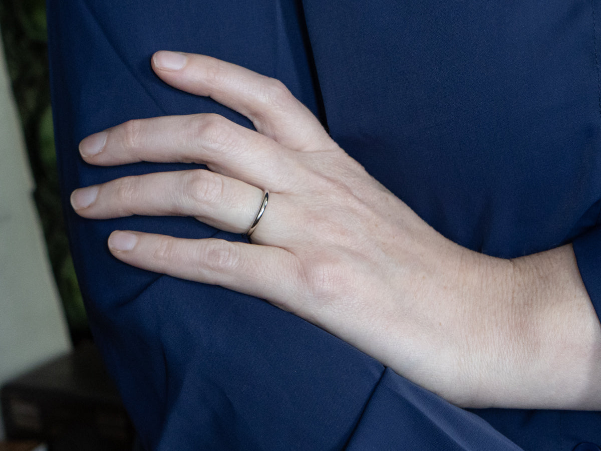 High-Dome Polished White Gold Band