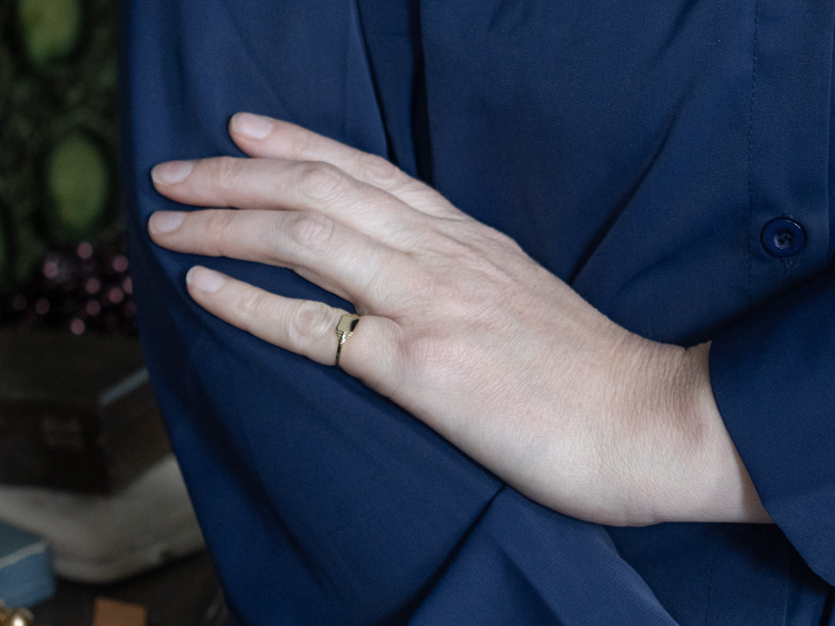 Plain East-to-West Rectangle Gold Mini Signet Ring