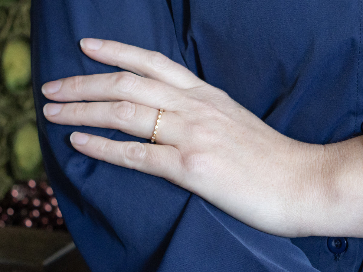Twisting 18-Karat Gold Diamond Eternity Band