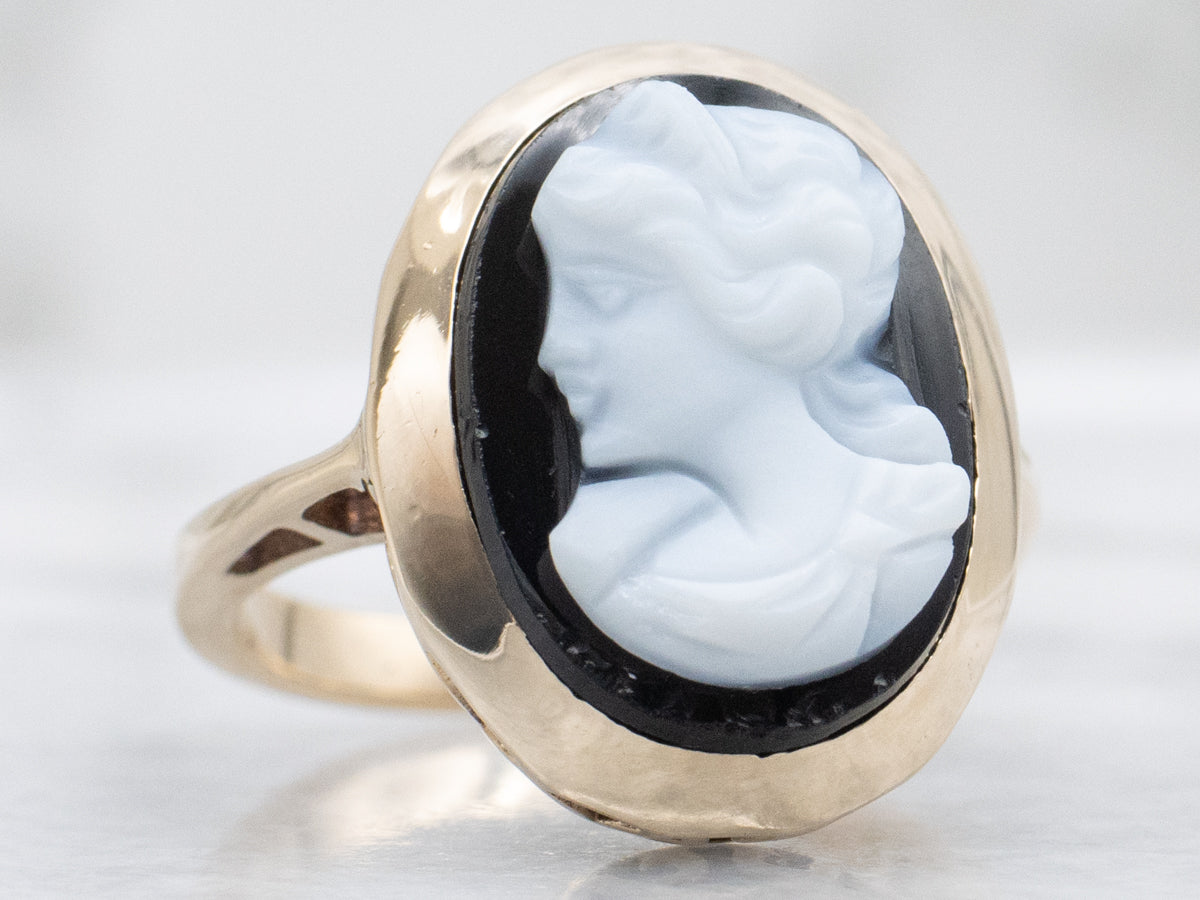 Vintage Black and White Onyx Cameo Ring