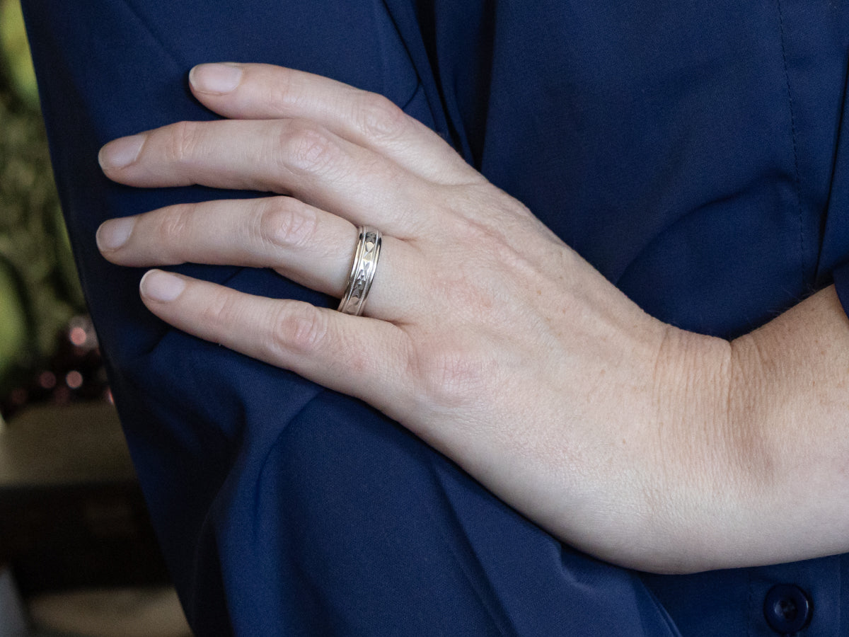 Men's Faceted Pattern White Gold Band