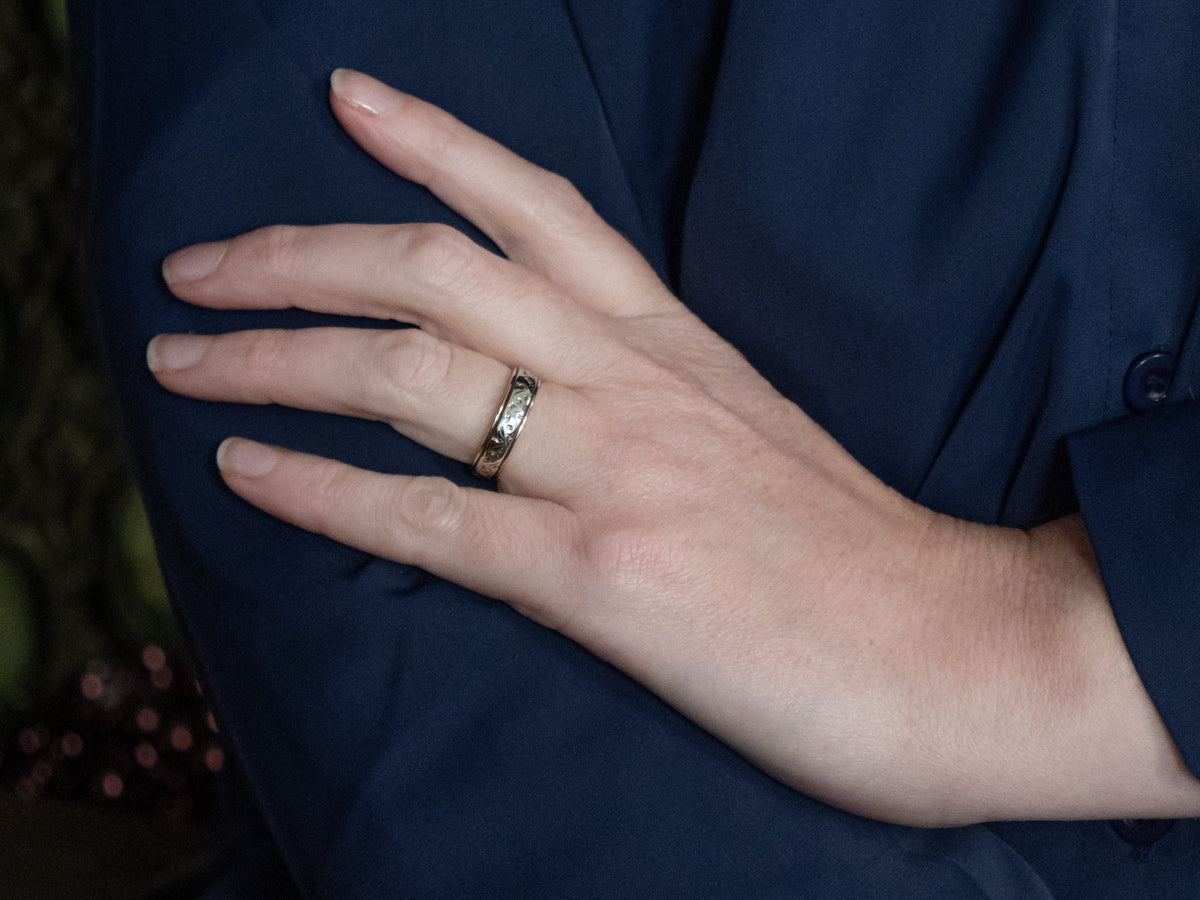 Vintage Yellow Gold Band with White Gold Patterned Center