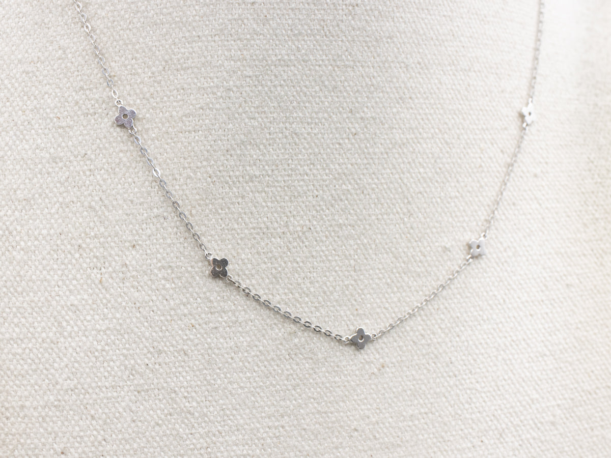 White Gold Flower Link Station Chain
