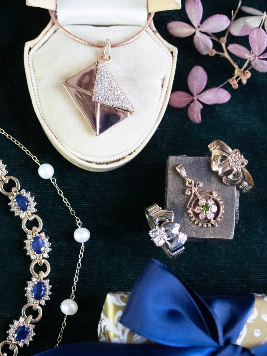 Romantic jewelry gifts