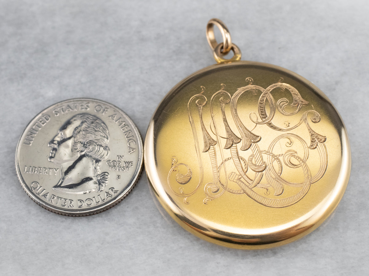 Medallón con monograma "MPG" victoriano de oro florecido