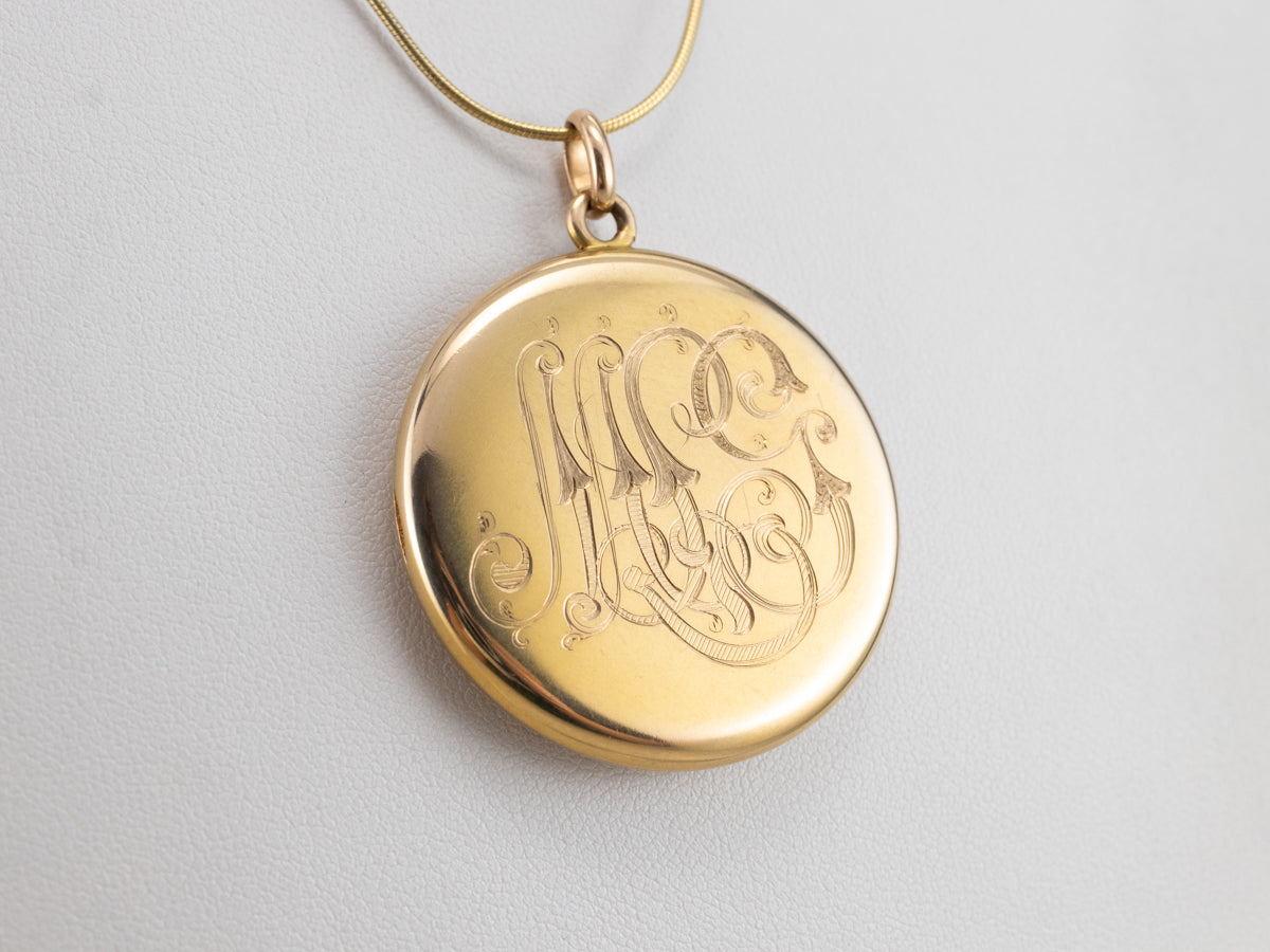 Medallón con monograma "MPG" victoriano de oro florecido