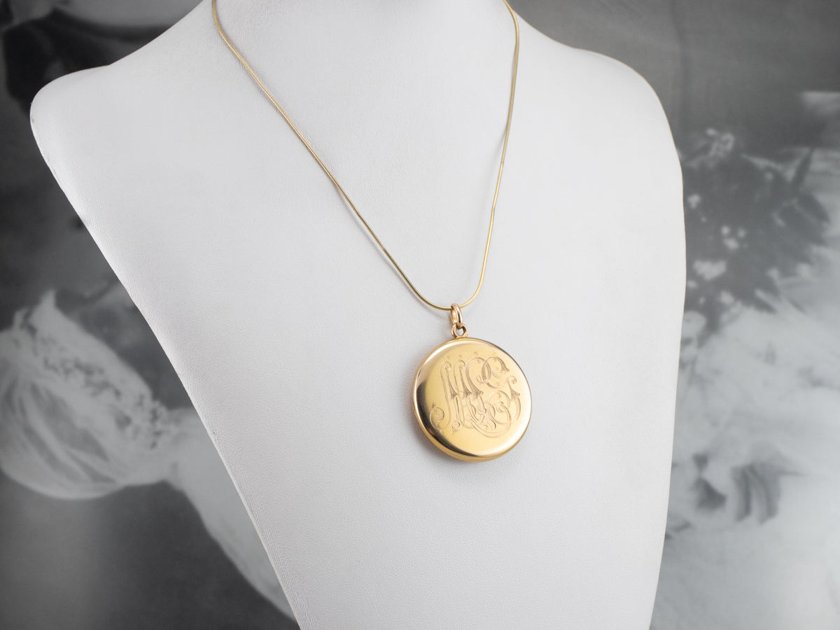 Medallón con monograma "MPG" victoriano de oro florecido