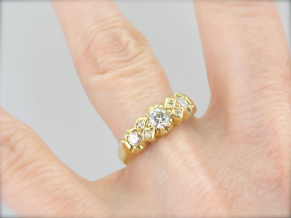 Banda vintage de oro de 18 quilates y diamantes de fabricación inglesa