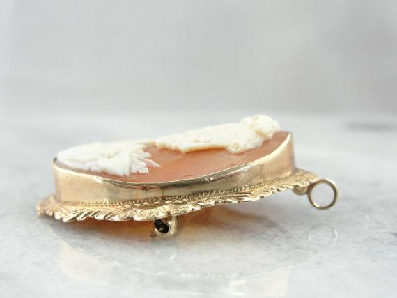 Exquisite Cameo with Flower Shoulder Brooch or Pendant