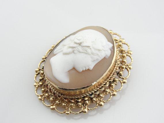 Vintage Natural Shell Cameo Gold Filigree Brooch