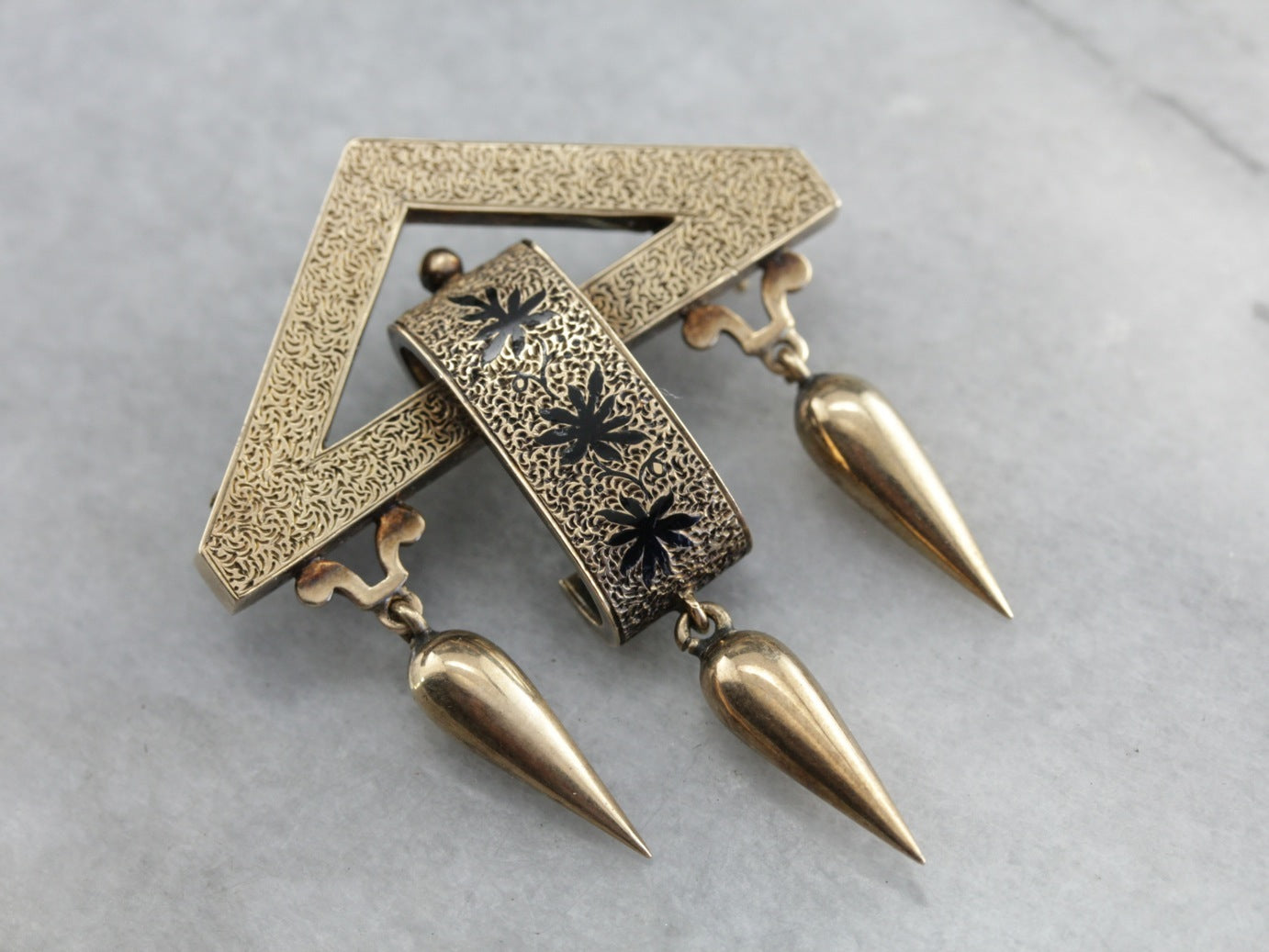 Broche de borla de oro rosa de esmalte negro victoriano