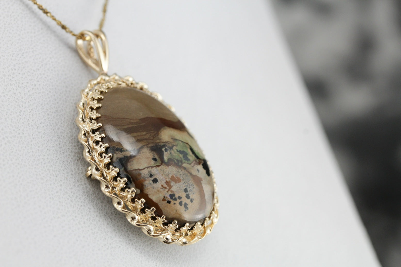 Stunning American Biggs Jasper Brooch or Pendant