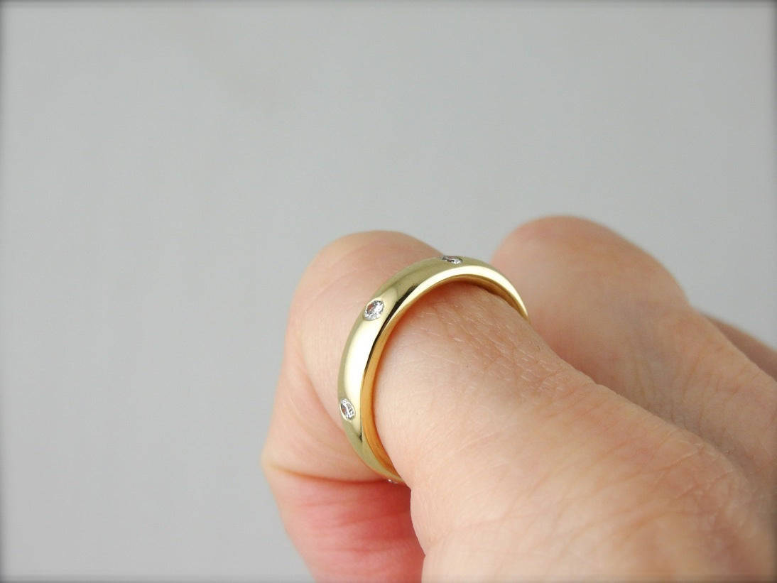 Etoile Diamond Gold Wedding Band